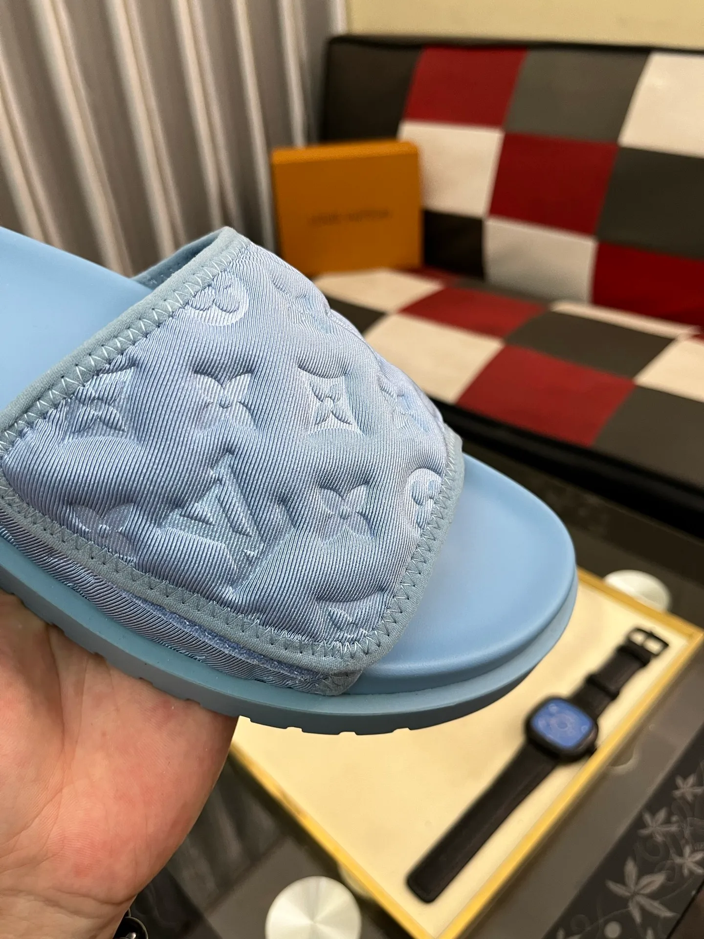 Men's men's shoes💰320⌚️⌚️[Louis Vuitton LV slippers] (high-end cowhide) counter 1:1 fashion style summer must-have! The designer used LV’s iconic outsole. The original simple slippers instantly become fashionable! The upper is made of flexible special cowhide leather straps alternately, and the workmanship is exquisite! A must-have for stylish men in summer, size 38-44
